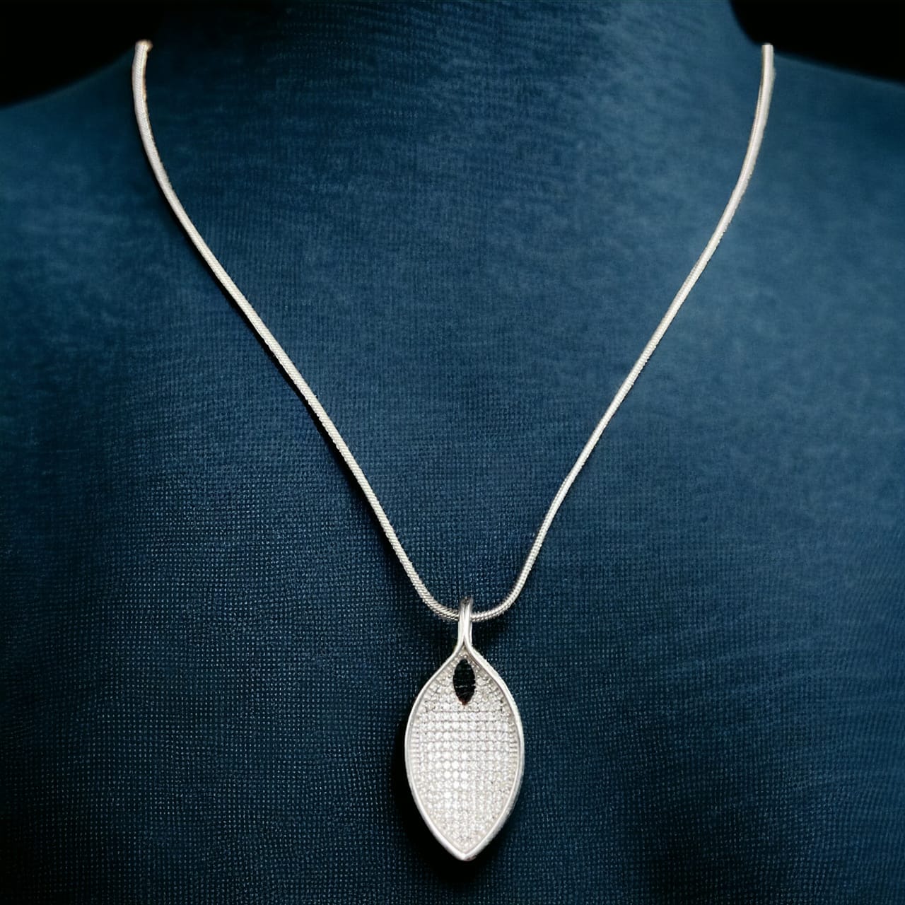 925 Sterling Silver Single Leaf Pendant For Girls and Women